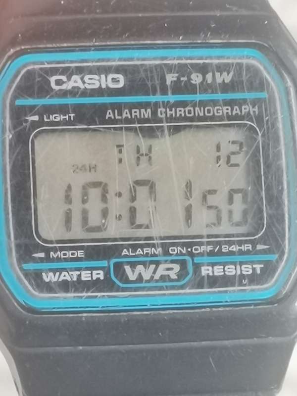 VINTAGE MENS CASIO F-91W CHRONOGRAPH WATCH IN EXCELLENT WORKING CONDITION