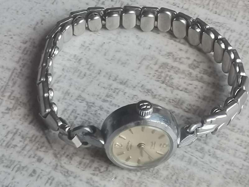 LADIES ROTARY SWISS VINTAGE 17 JEWELS MANUAL WIND WATCH