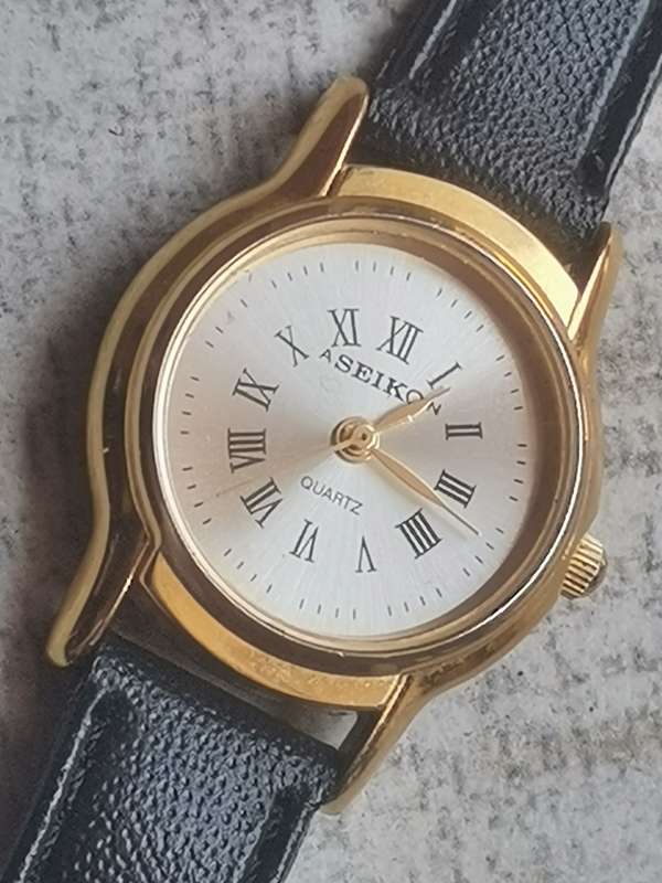 STUNNING LADIES GOLD PLATED WATCH IN EXCELLENT WORKING CONDITION