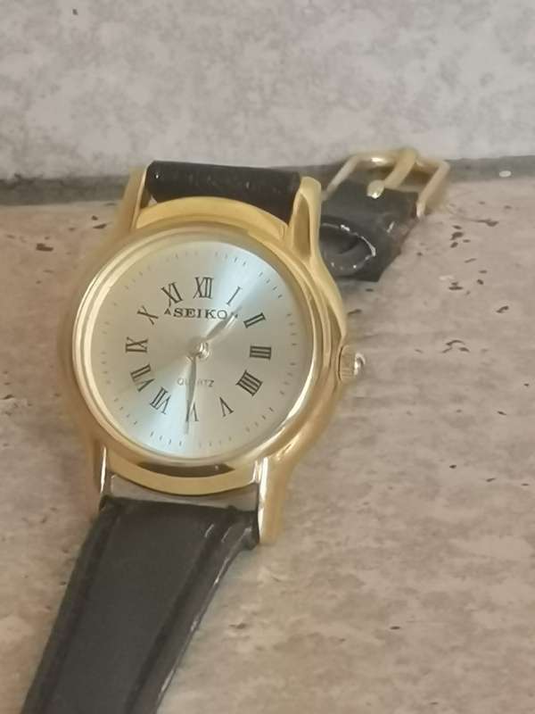 STUNNING LADIES GOLD PLATED WATCH IN EXCELLENT WORKING CONDITION