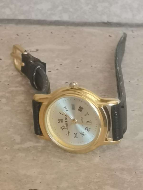 STUNNING LADIES GOLD PLATED WATCH IN EXCELLENT WORKING CONDITION
