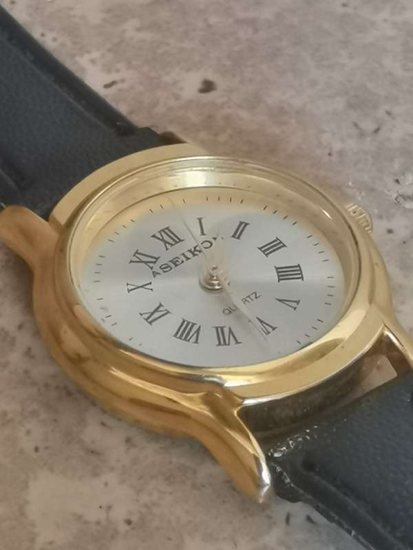 STUNNING LADIES GOLD PLATED WATCH IN EXCELLENT WORKING CONDITION