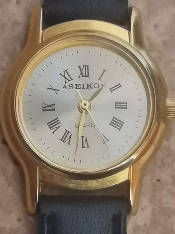 STUNNING LADIES GOLD PLATED WATCH IN EXCELLENT WORKING CONDITION