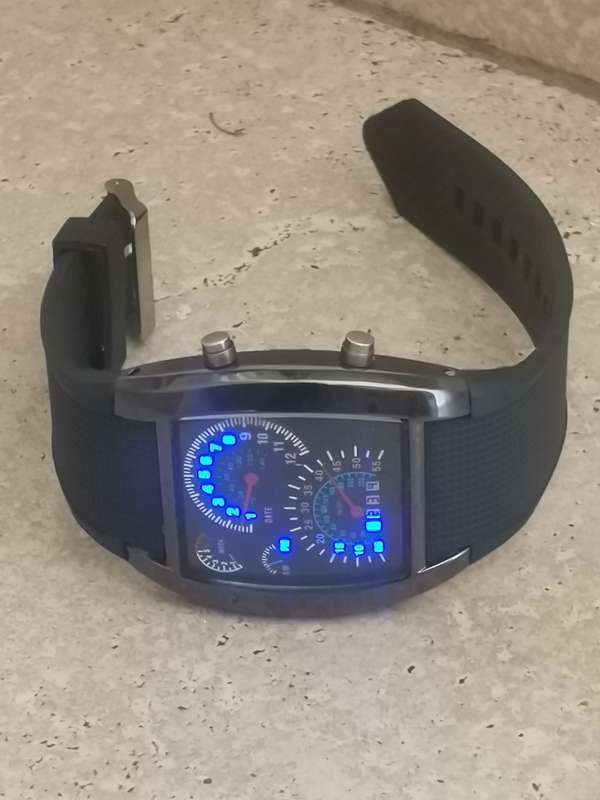 MENS LED WATCH IN GOOD WORKING CONDITION