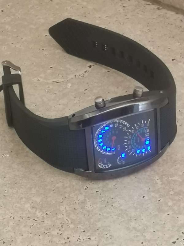 MENS LED WATCH IN GOOD WORKING CONDITION