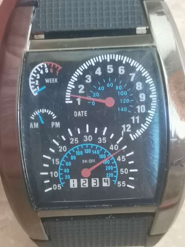 MENS LED WATCH IN GOOD WORKING CONDITION