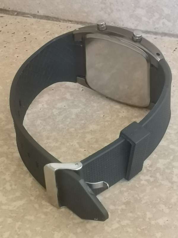 MENS LED WATCH IN GOOD WORKING CONDITION