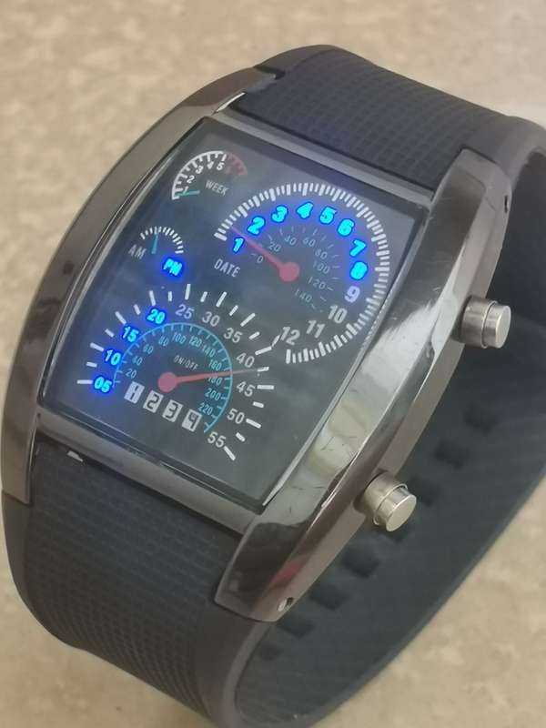 MENS LED WATCH IN GOOD WORKING CONDITION