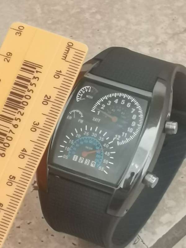 MENS LED WATCH IN GOOD WORKING CONDITION