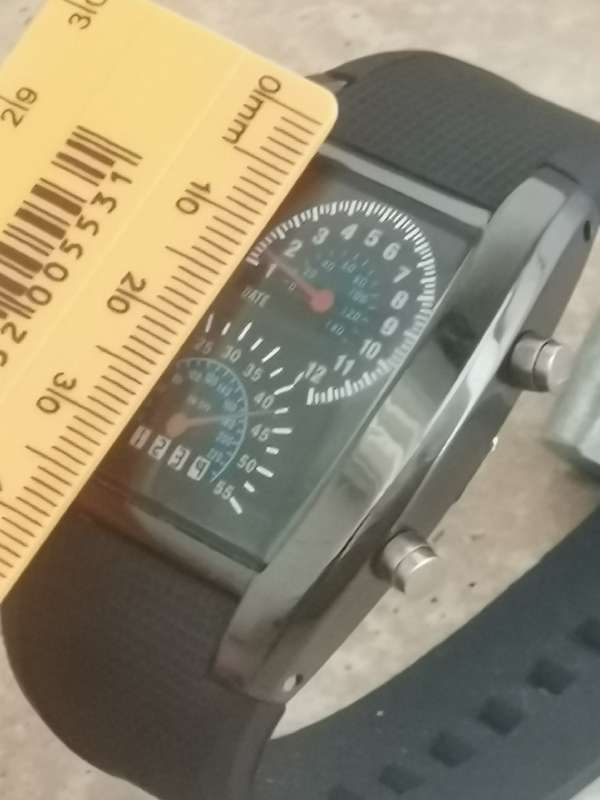 MENS LED WATCH IN GOOD WORKING CONDITION