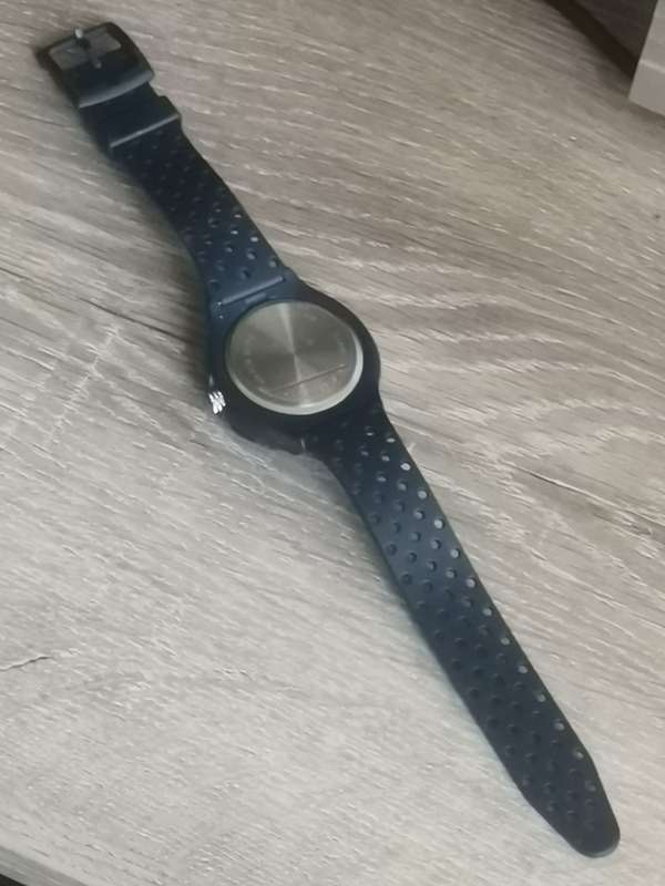 MENS SPORTY WATCH WITH ROTATING BEZEL IN EXCELLENT WORKING CONDITION