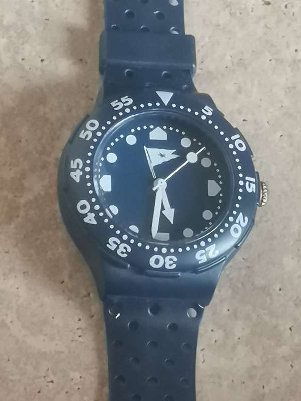 MENS SPORTY WATCH WITH ROTATING BEZEL IN EXCELLENT WORKING CONDITION