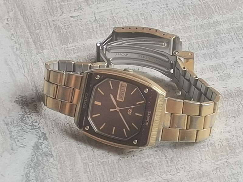 VINTAGE SEIKO SQ MENS WATCH WITH DAY/DATE FUNCTION IN EXCELLENT WORKING CONDITION