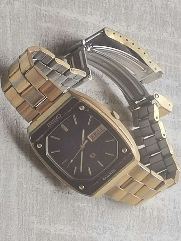 VINTAGE SEIKO SQ MENS WATCH WITH DAY/DATE FUNCTION IN EXCELLENT WORKING CONDITION