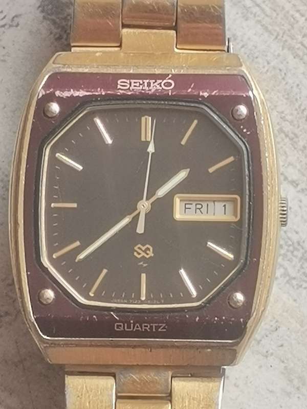 VINTAGE SEIKO SQ MENS WATCH WITH DAY/DATE FUNCTION IN EXCELLENT WORKING CONDITION
