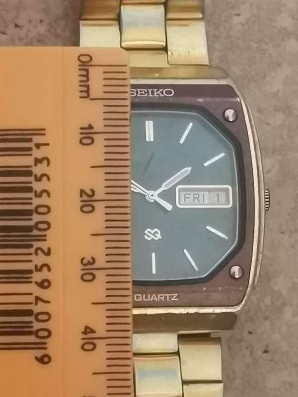 VINTAGE SEIKO SQ MENS WATCH WITH DAY/DATE FUNCTION IN EXCELLENT WORKING CONDITION