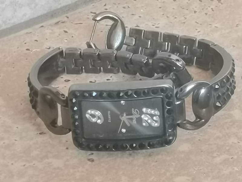 ELEGANT DIVA LADIES WATCH IN EXCELLENT WORKING CONDITION