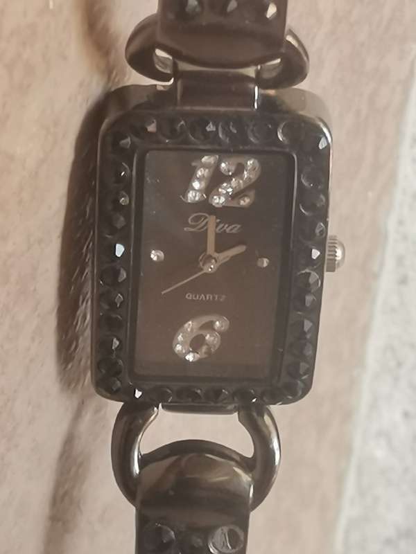 ELEGANT DIVA LADIES WATCH IN EXCELLENT WORKING CONDITION
