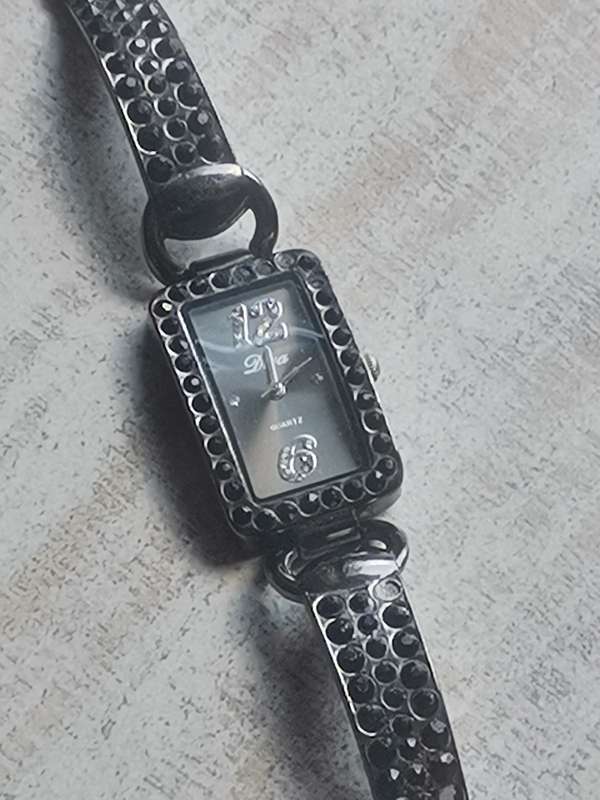 ELEGANT DIVA LADIES WATCH IN EXCELLENT WORKING CONDITION