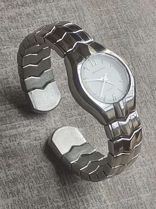 STUNNING ELEGANT LADIES ALBERTO FIORO BANGLE WATCH IN EXCELLENT WORKING CONDITION