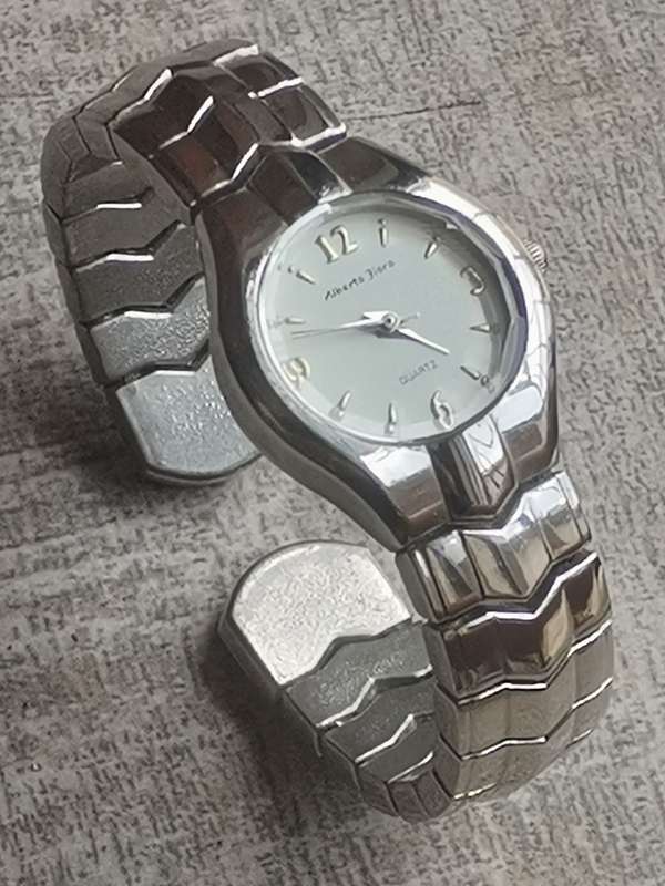 STUNNING ELEGANT LADIES ALBERTO FIORO BANGLE WATCH IN EXCELLENT WORKING CONDITION