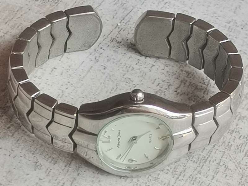 STUNNING ELEGANT LADIES ALBERTO FIORO BANGLE WATCH IN EXCELLENT WORKING CONDITION