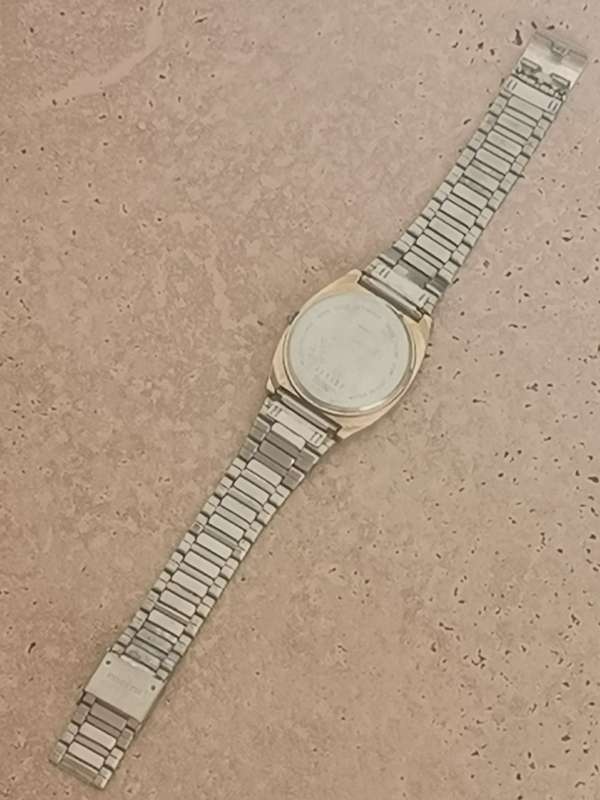 MENS VINTAGE PULSAR WATCH IN EXCELLENT WORKING CONDITION