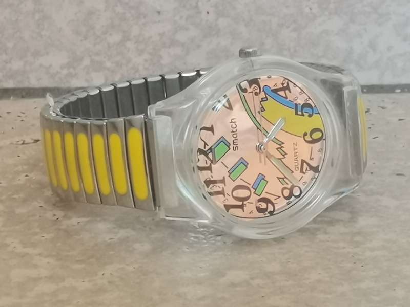 ELEGANT LADIES/GIRL SMATCH COLOURFUL WATCH IN EXCELLENT WORKING CONDITION