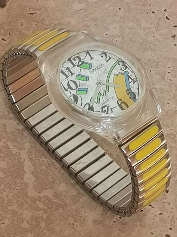 ELEGANT LADIES/GIRL SMATCH COLOURFUL WATCH IN EXCELLENT WORKING CONDITION