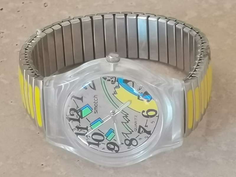 ELEGANT LADIES/GIRL SMATCH COLOURFUL WATCH IN EXCELLENT WORKING CONDITION
