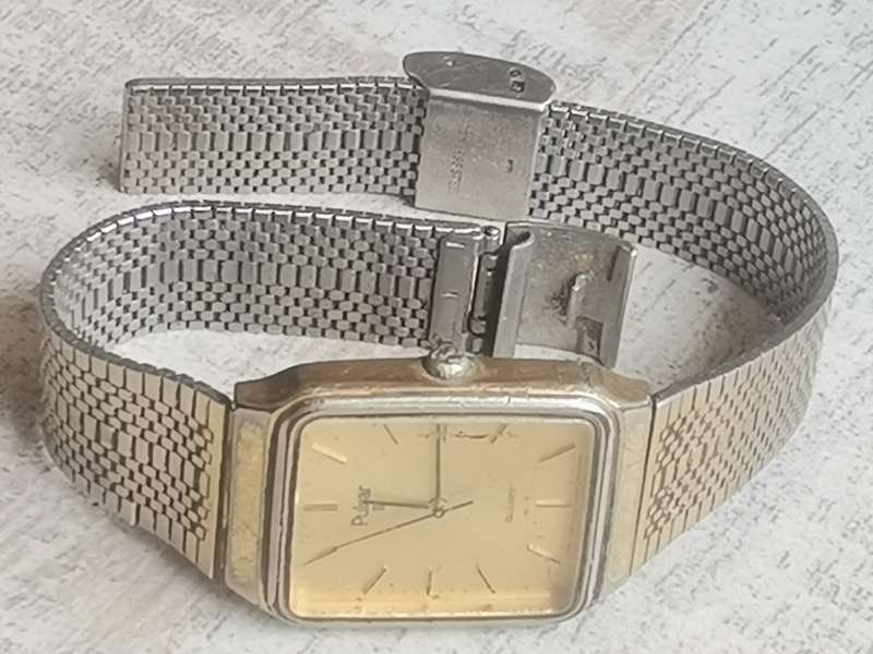 MENS VINTAGE PULSAR WATCH IN EXCELLENT WORKING CONDITION