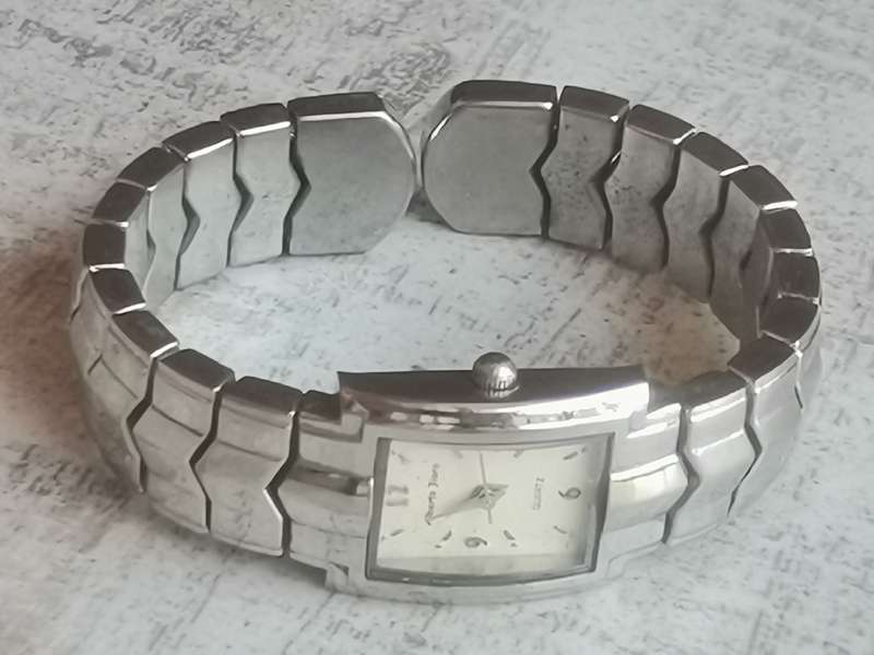 STUNNING ELEGANT LADIES ALBERTO FIORO BANGLE WATCH IN EXCELLENT WORKING CONDITION