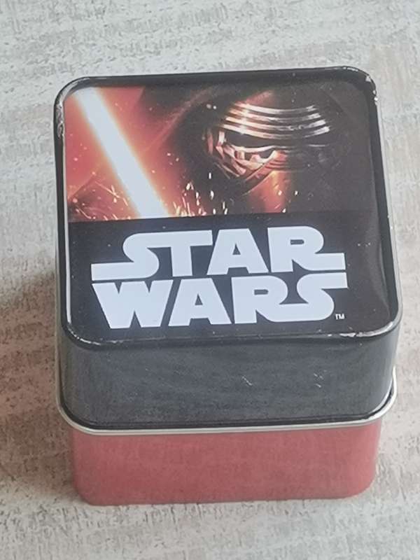 NEW STAR WARS KIDDIES DIGITAL WATCH WITH STUNNING DISPLAY BOX IN EXCELLENT WORKING COND - 2 AVAILABL