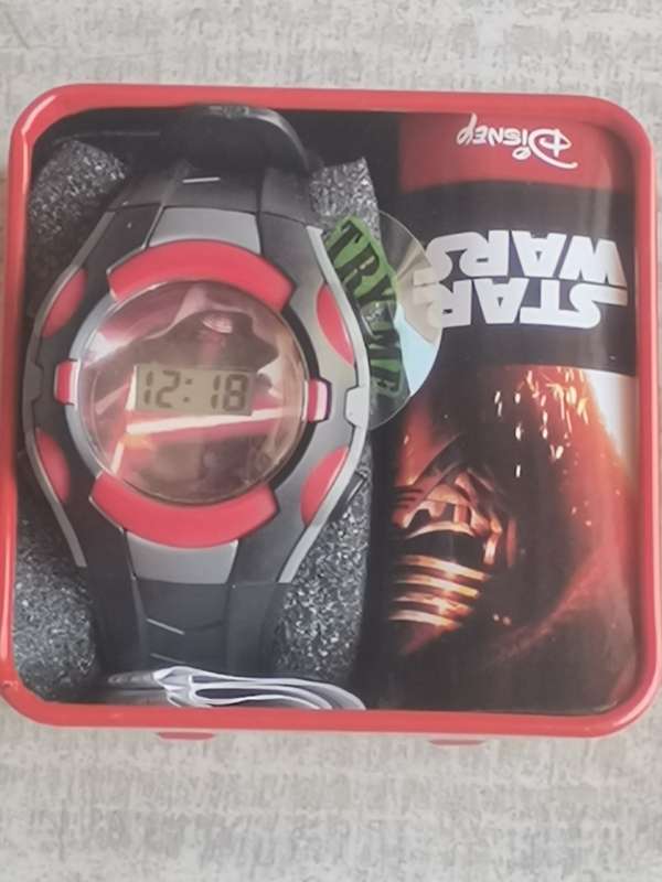 NEW STAR WARS KIDDIES DIGITAL WATCH WITH STUNNING DISPLAY BOX IN EXCELLENT WORKING COND - 2 AVAILABL