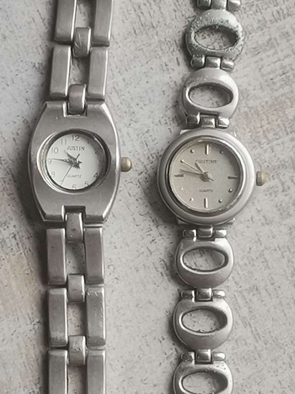 LADIES JUSTIN AND DIGITIME STAINLESS STEEL WATCH SET IN EXCELLENT WORKING CONDITION