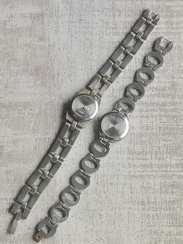 LADIES JUSTIN AND DIGITIME STAINLESS STEEL WATCH SET IN EXCELLENT WORKING CONDITION