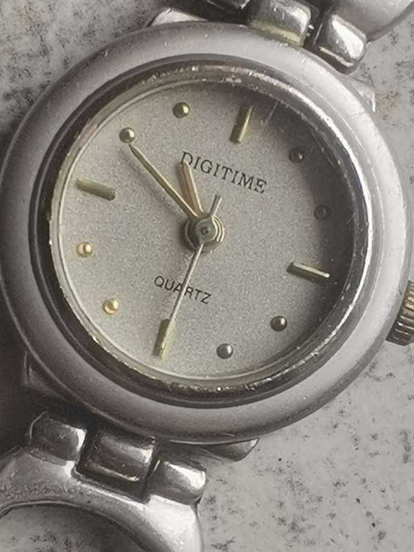 LADIES JUSTIN AND DIGITIME STAINLESS STEEL WATCH SET IN EXCELLENT WORKING CONDITION