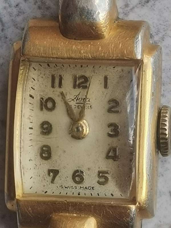 VINTAGE LADIES AVIA 15 JEWELS SWISS MADE WATCH IN EXCELLENT WORKING CONDITION