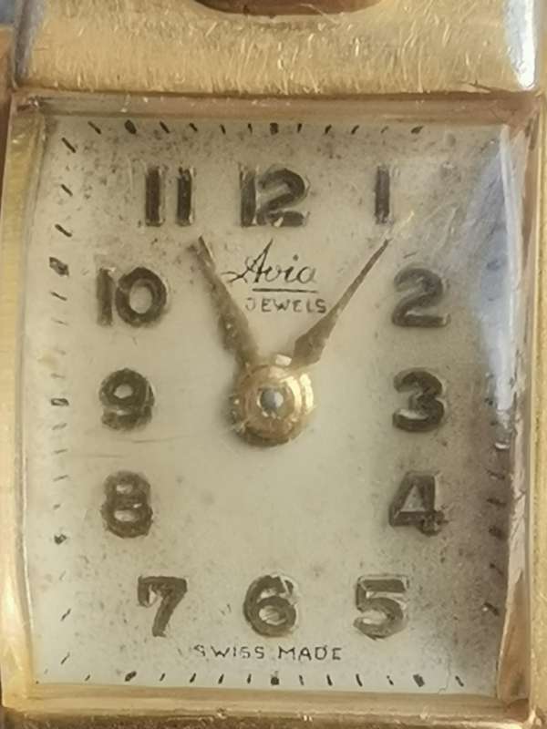 VINTAGE LADIES AVIA 15 JEWELS SWISS MADE WATCH IN EXCELLENT WORKING CONDITION