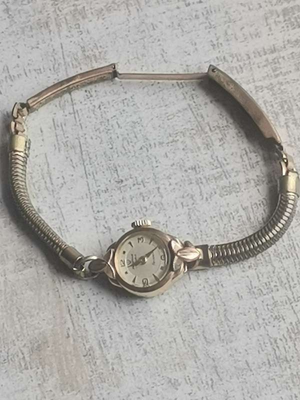 VINTAGE LADIES TRADITION REUSSER 17 JEWELS 20 MICRON GOLD WATCH IN EXCELLENT WORKING CONDITION