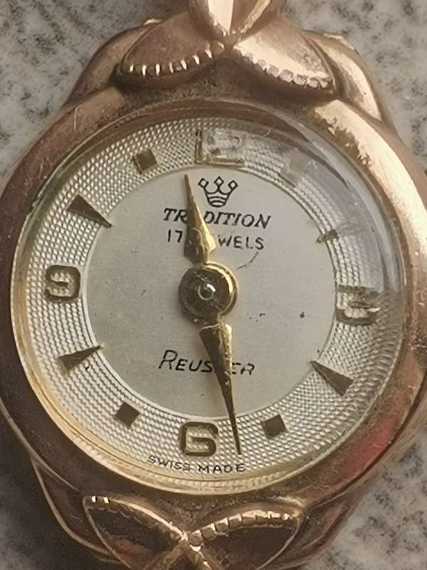 VINTAGE LADIES TRADITION REUSSER 17 JEWELS 20 MICRON GOLD WATCH IN EXCELLENT WORKING CONDITION