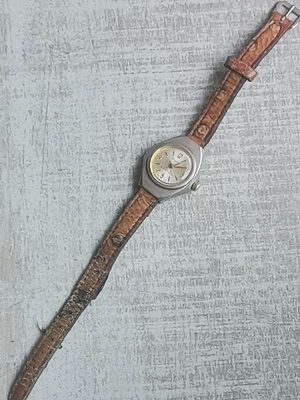 VINTAGE LADIES GTIMER DELUXE 17 JEWELS SWISS MADE WATCH IN EXCELLENT WORKING CONDITION