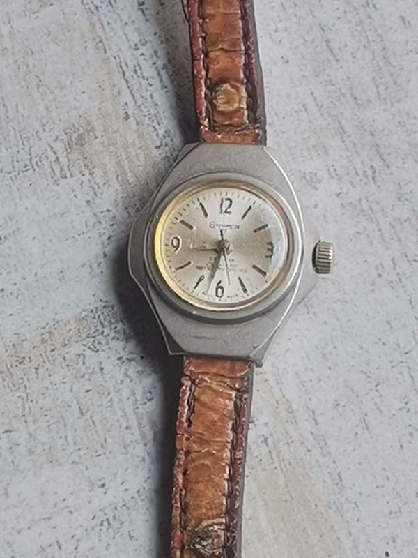 VINTAGE LADIES GTIMER DELUXE 17 JEWELS SWISS MADE WATCH IN EXCELLENT WORKING CONDITION