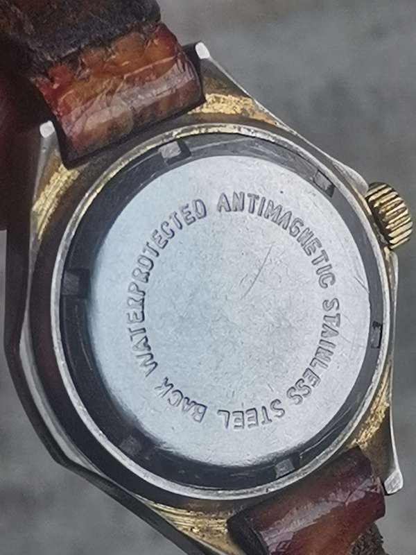 VINTAGE LADIES GTIMER DELUXE 17 JEWELS SWISS MADE WATCH IN EXCELLENT WORKING CONDITION