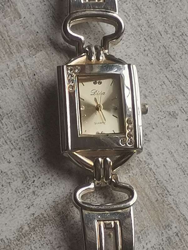 ELEGANT LADIES DIVA WATCH IN EXCELLENT WORKING CONDITION
