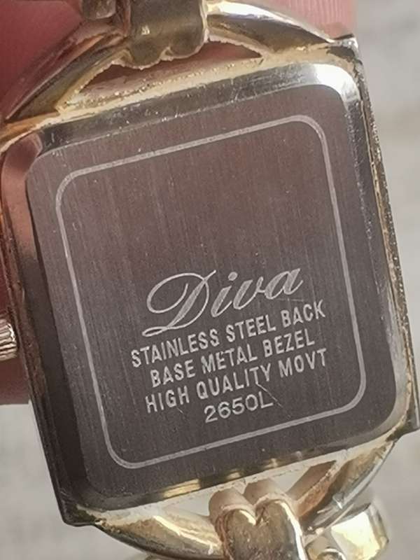 ELEGANT LADIES DIVA WATCH IN EXCELLENT WORKING CONDITION