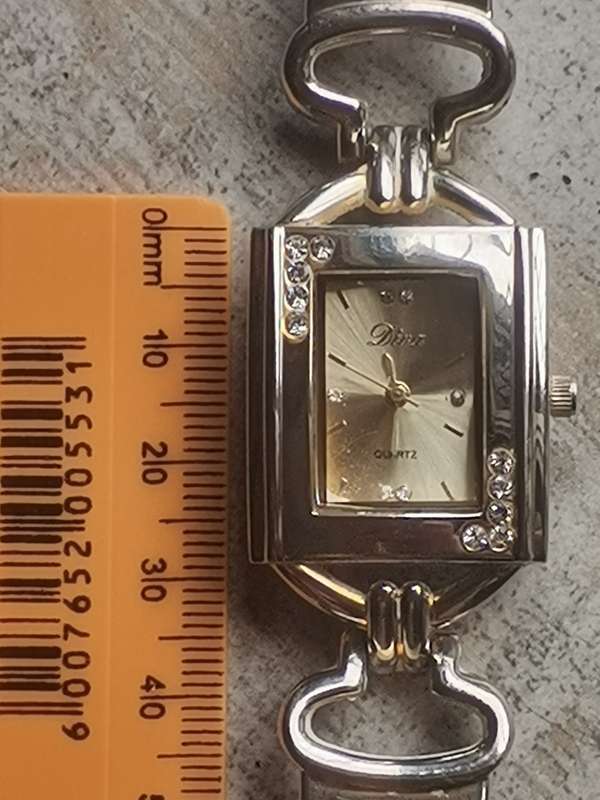 ELEGANT LADIES DIVA WATCH IN EXCELLENT WORKING CONDITION
