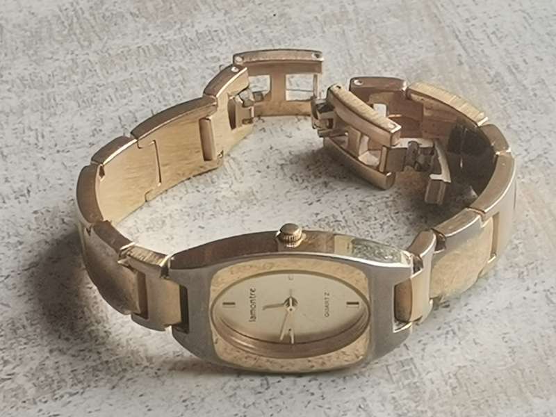 CLASSY LADIES LAMONTRE WATCH IN EXCELLENT WORKING CONDITION