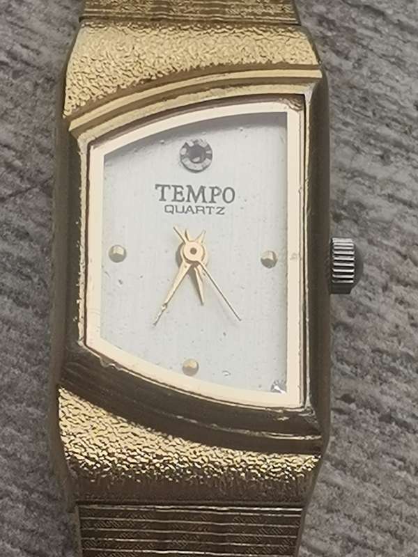 LADIES ELEGANT TEMPO GOLD WATCH IN EXCELLENT WORKING CONDITION