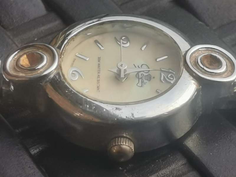 WOW LADIES ROYALTY MOTHER OF PEARL WATCH IN EXCELLENT WORKING CONDITION